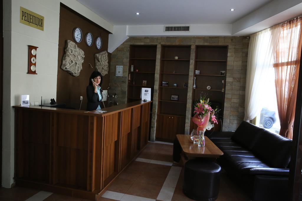 Family Hotel Papi Razlog Extérieur photo